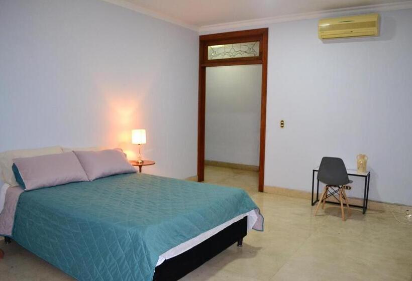 פנסיון Sun House