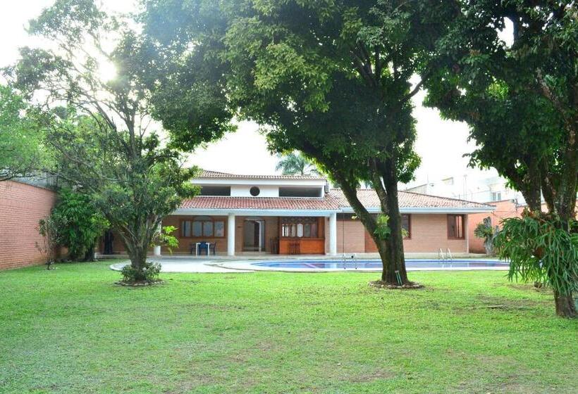 פנסיון Sun House