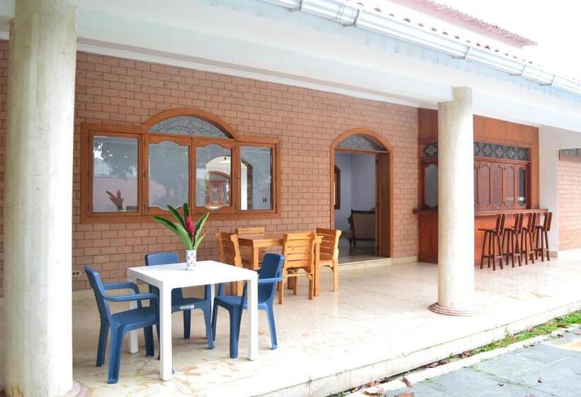 פנסיון Sun House