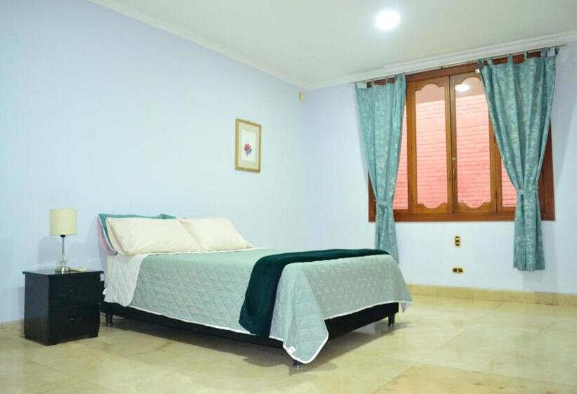 פנסיון Sun House