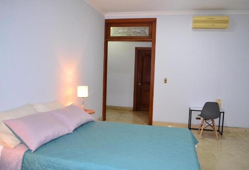 פנסיון Sun House