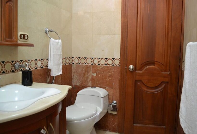 פנסיון Sun House