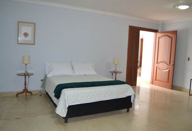 פנסיון Sun House