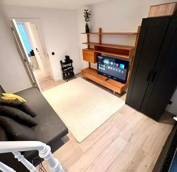 Cozy Bed And Breakfast At European Commision