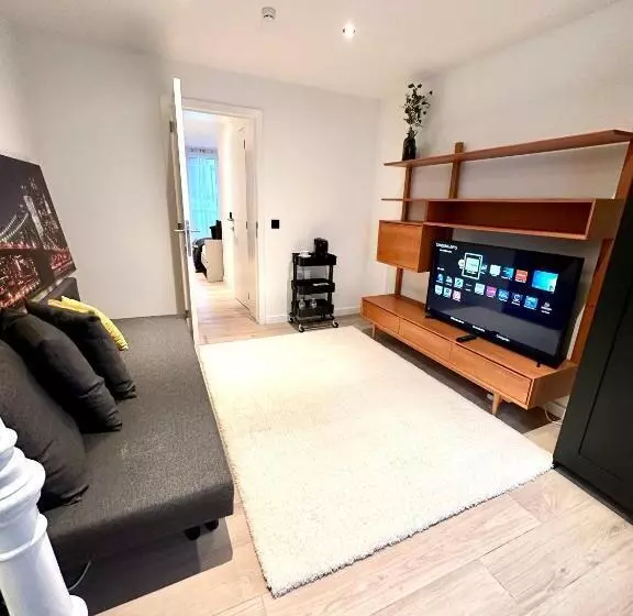 Cozy Bed And Breakfast At European Commision