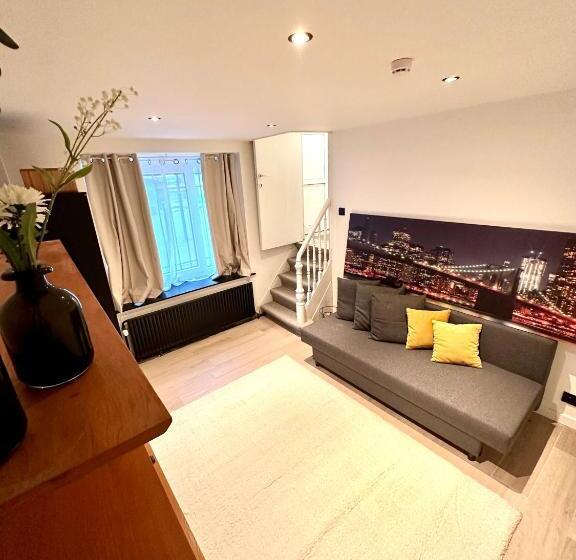 Cozy Bed And Breakfast At European Commision