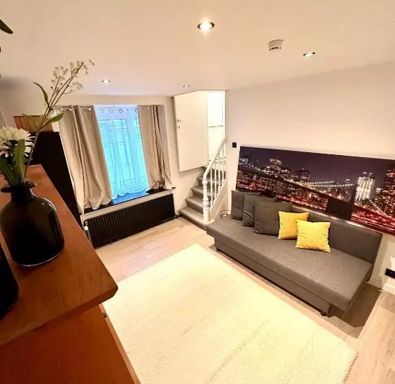 Cozy Bed And Breakfast At European Commision