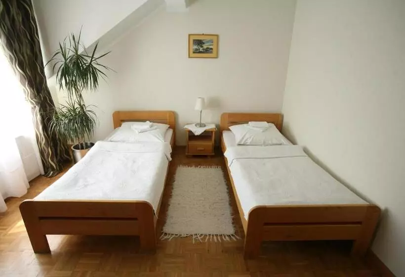 Hotelli Azyl