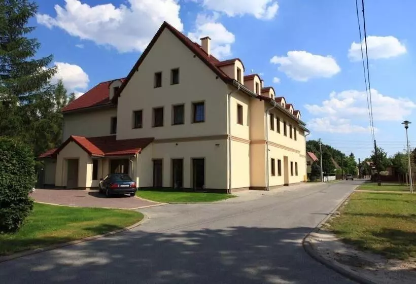 ホテル Modrzewiowy Dwór