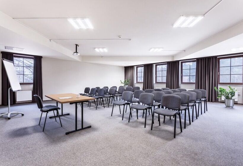 酒店 Modrzewiowy Dwór