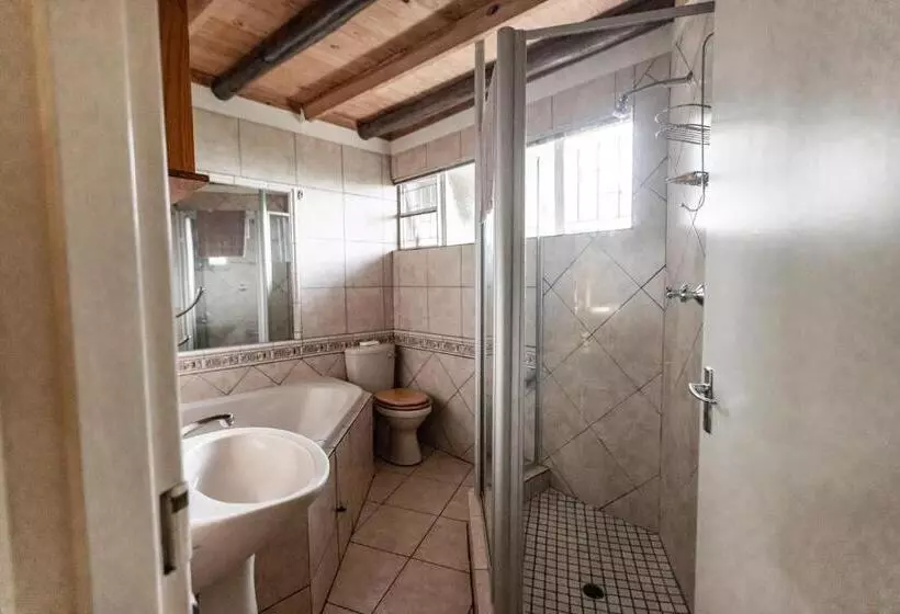 Hotelli Selati 103 Guest Cottages