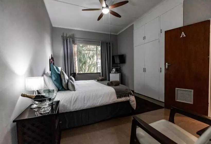 Hotelli Selati 103 Guest Cottages