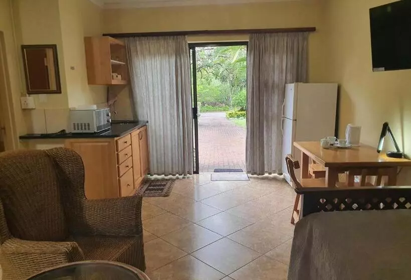 Hotelli Selati 103 Guest Cottages