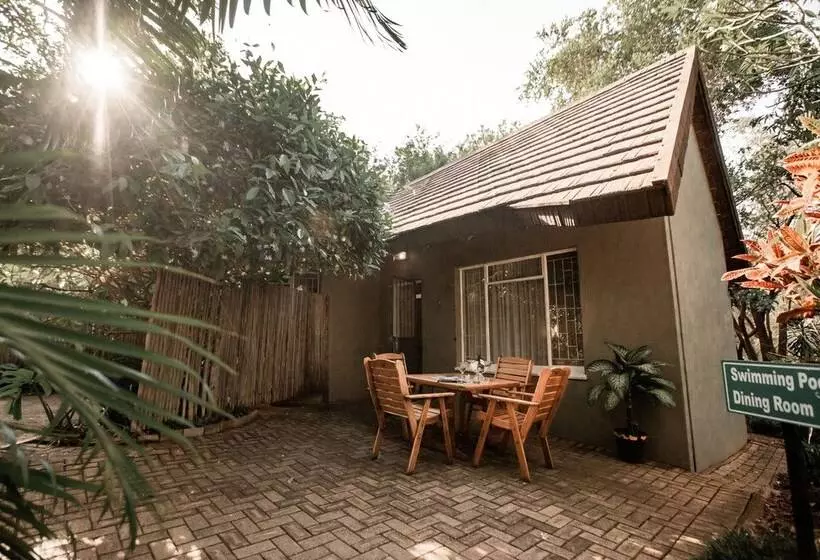 Hotelli Selati 103 Guest Cottages