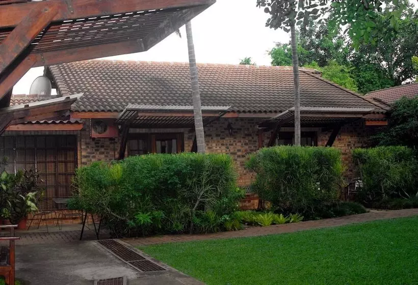 Hotelli Selati 103 Guest Cottages