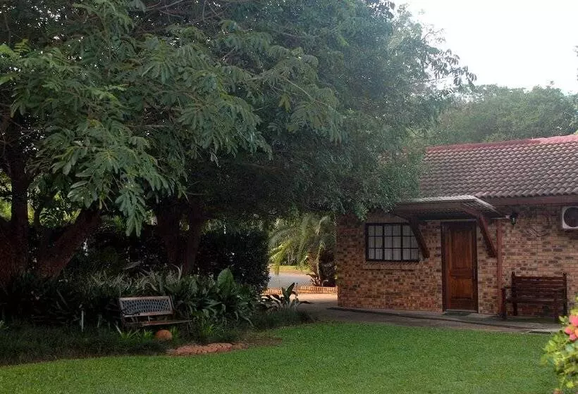 Hotelli Selati 103 Guest Cottages