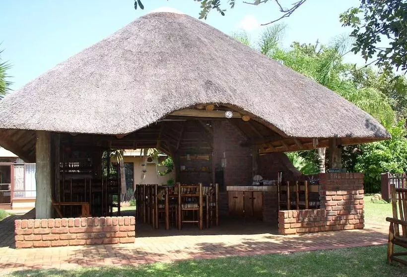 Hotelli Selati 103 Guest Cottages