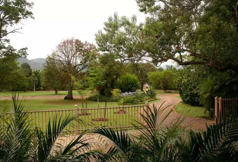Hotelli Selati 103 Guest Cottages