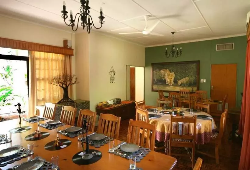 Hotelli Selati 103 Guest Cottages
