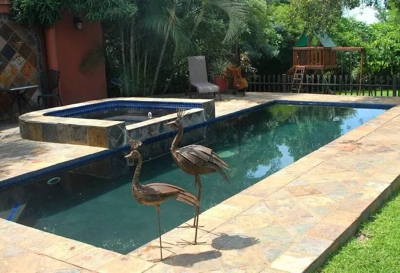 Hotelli Selati 103 Guest Cottages