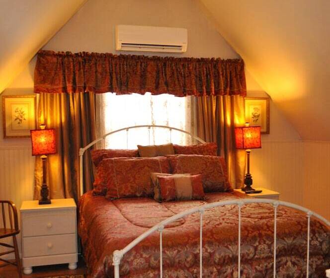 فندق Victorian Inn & Carriage House