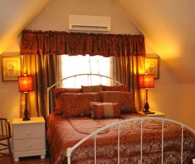ホテル Victorian Inn & Carriage House