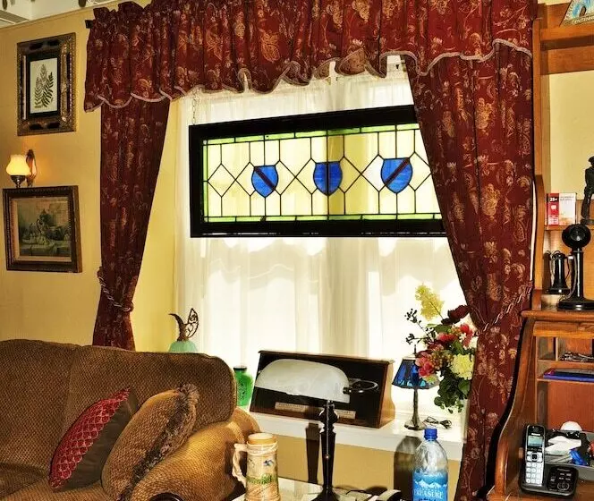 ホテル Victorian Inn & Carriage House