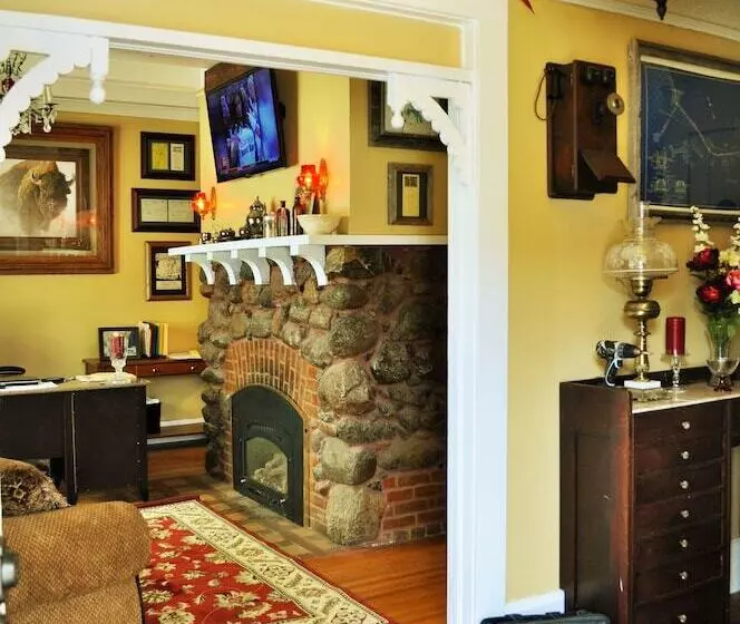ホテル Victorian Inn & Carriage House
