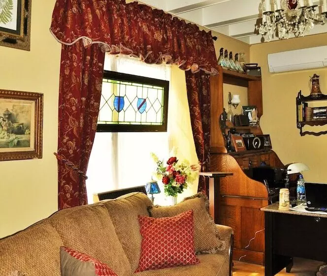 ホテル Victorian Inn & Carriage House