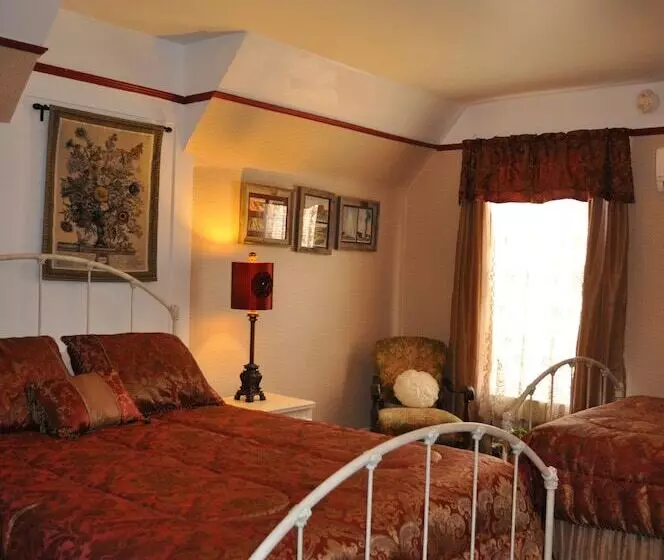 ホテル Victorian Inn & Carriage House