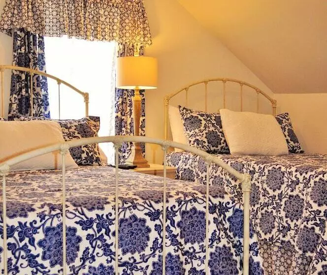 ホテル Victorian Inn & Carriage House