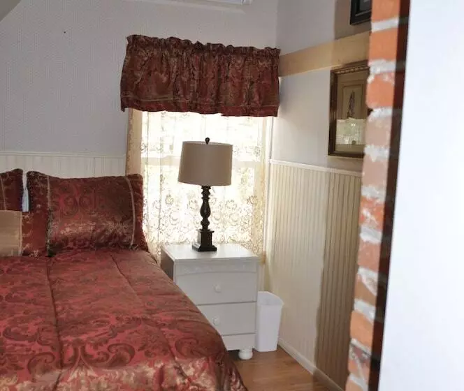 ホテル Victorian Inn & Carriage House