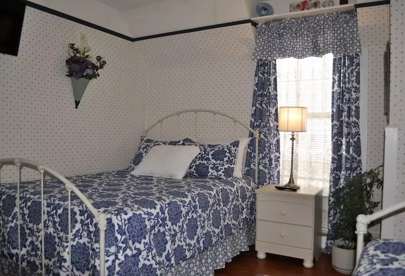 ホテル Victorian Inn & Carriage House