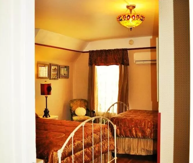 ホテル Victorian Inn & Carriage House