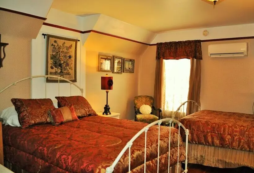 ホテル Victorian Inn & Carriage House