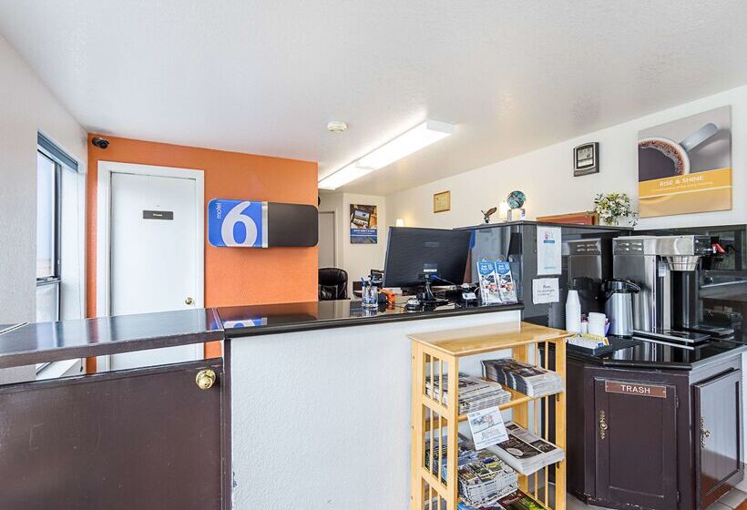 Motel 6 Gold Beach
