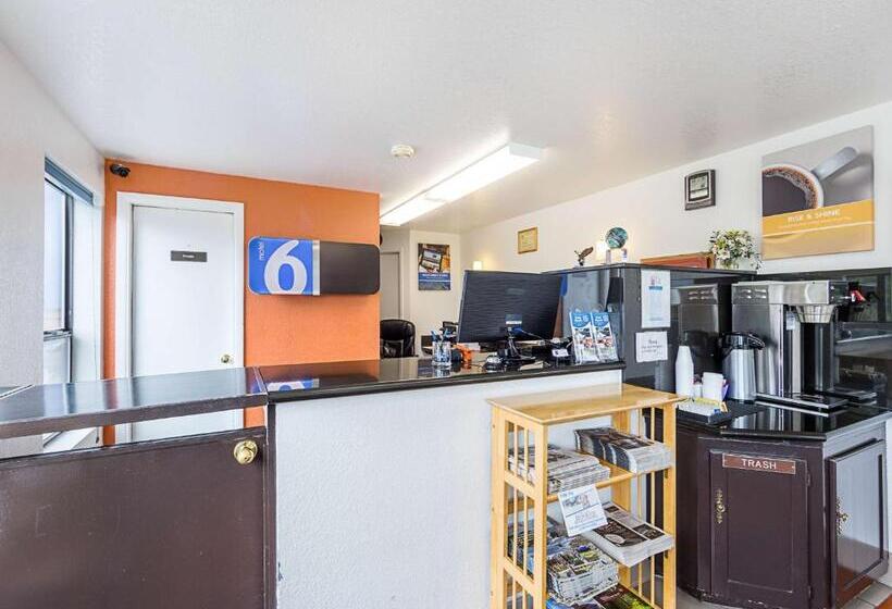 Motel 6 Gold Beach