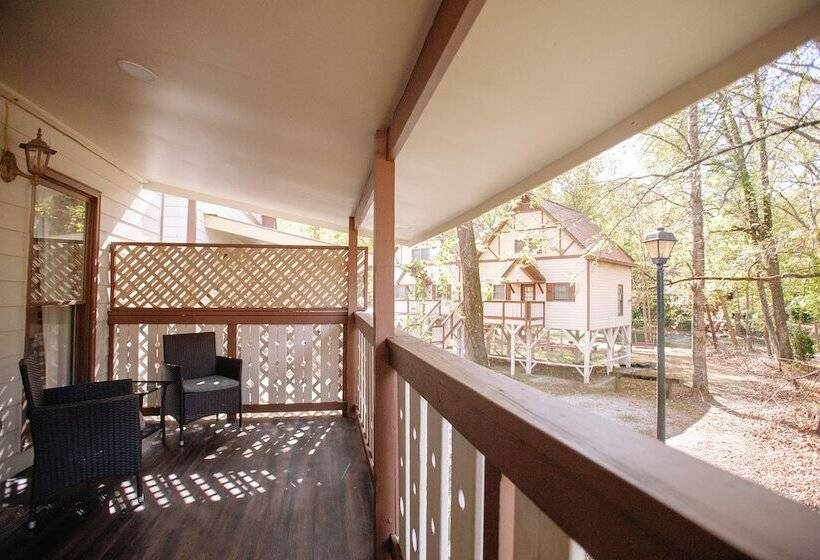 Riverbend Motel & Cabins