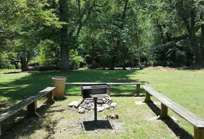 Riverbend Motel & Cabins