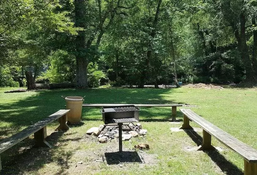 Riverbend Motel & Cabins