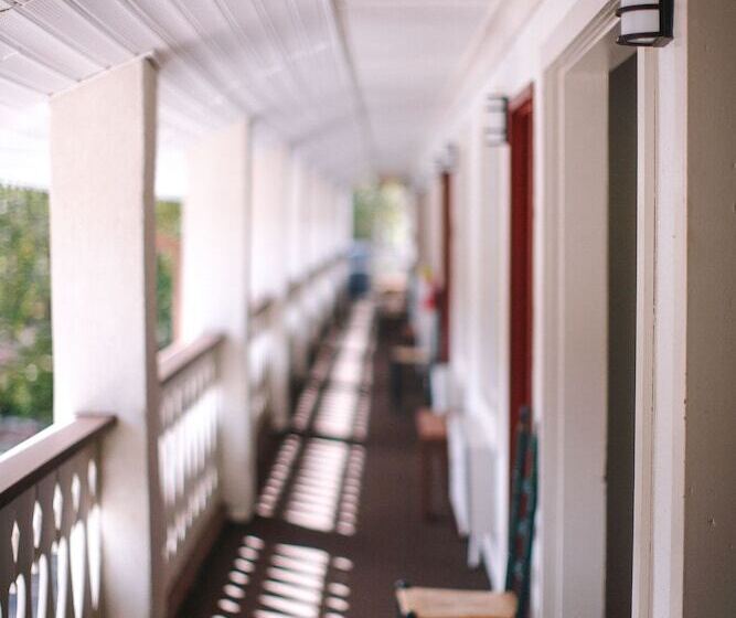 Riverbend Motel & Cabins