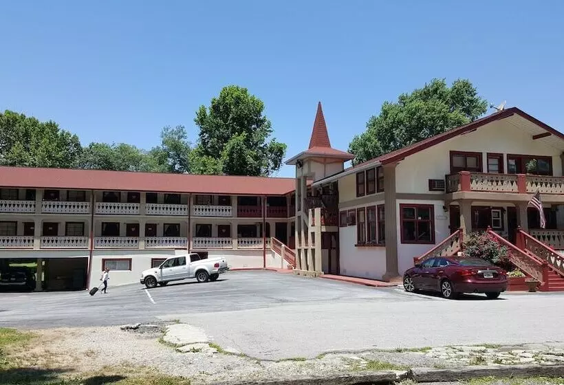 Riverbend Motel & Cabins