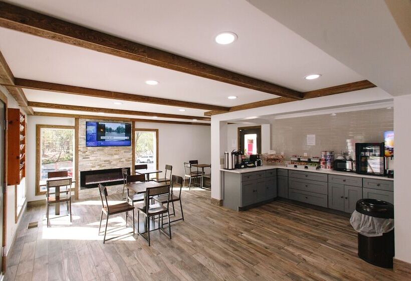 Riverbend Motel & Cabins