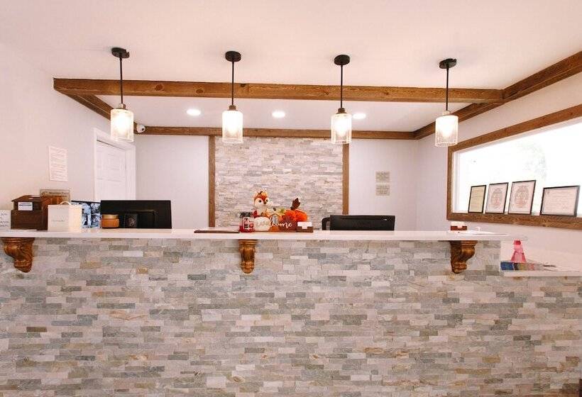 Riverbend Motel & Cabins