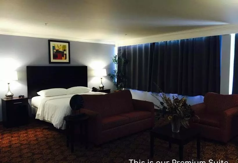 The Grand Peers Hotel