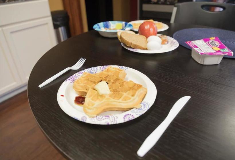 The Grand Peers Hotel