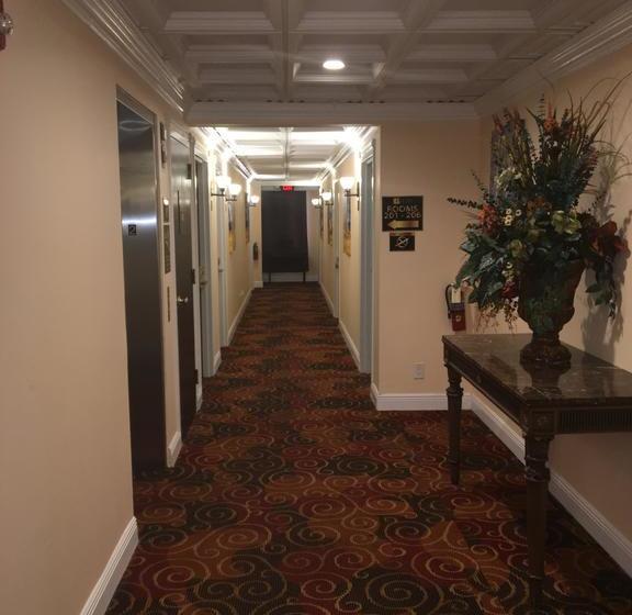 The Grand Peers Hotel