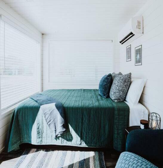 هاستل New Starry Night Shipping Container Home