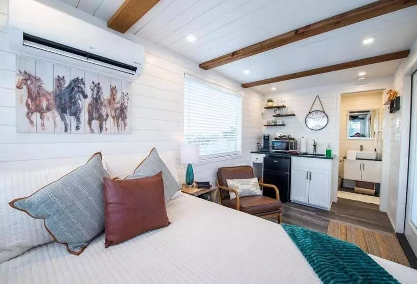 Retkeilymaja New The Wild West Cozy Container Home