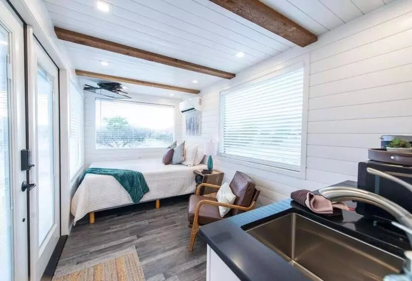 Retkeilymaja New The Wild West Cozy Container Home